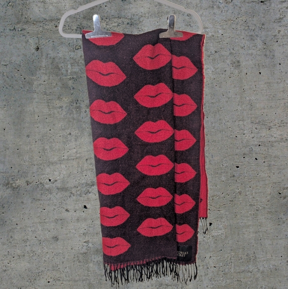 Victoria's Secret Accessories - Victoria's Secret Rare Reversible Lip Scarf
